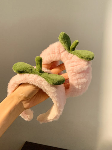 粉色水蜜桃毛绒洗脸发箍敷面膜