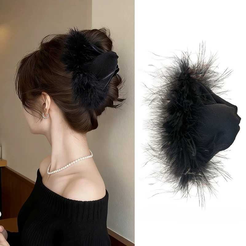 千金风黑色毛毛发夹女2025巨好看的抓夹秋冬气质后脑勺鲨鱼夹发饰