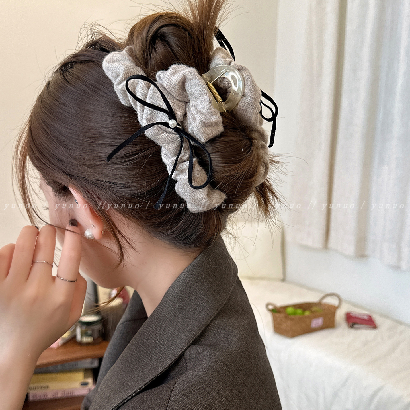 秋冬褶皱蝴蝶结抓夹女2025新款高级感发夹后脑勺气质鲨鱼夹子头饰
