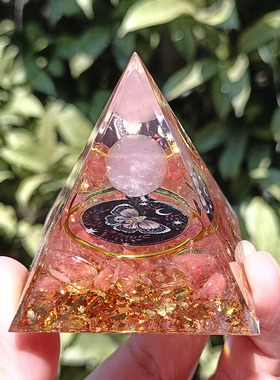 2025新品跨境创意水晶金字塔树脂装饰品办公家居桌面艺术品