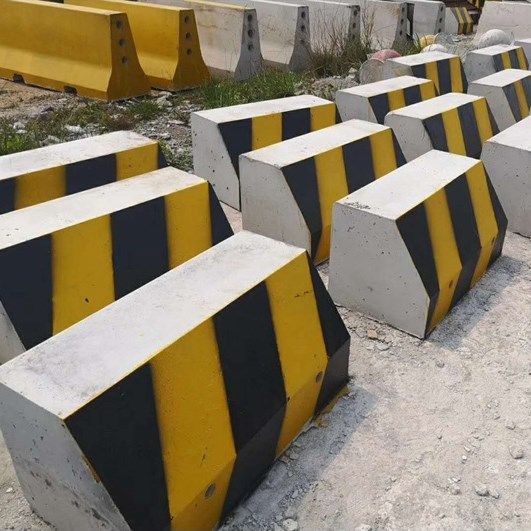 水泥墩钢结构围挡混凝土基础底座公路道路分流隔离反光防撞警示墩