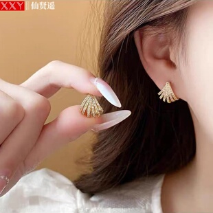 轻奢高级感赫本风微镶锆石耳环女气质百搭耳钉2026年新款爆款耳饰