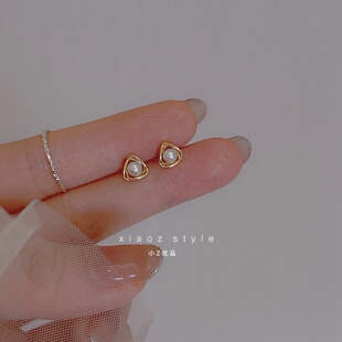 高级感耳饰小众设计感三角形珍珠耳钉女简约百搭精致2026年新款潮