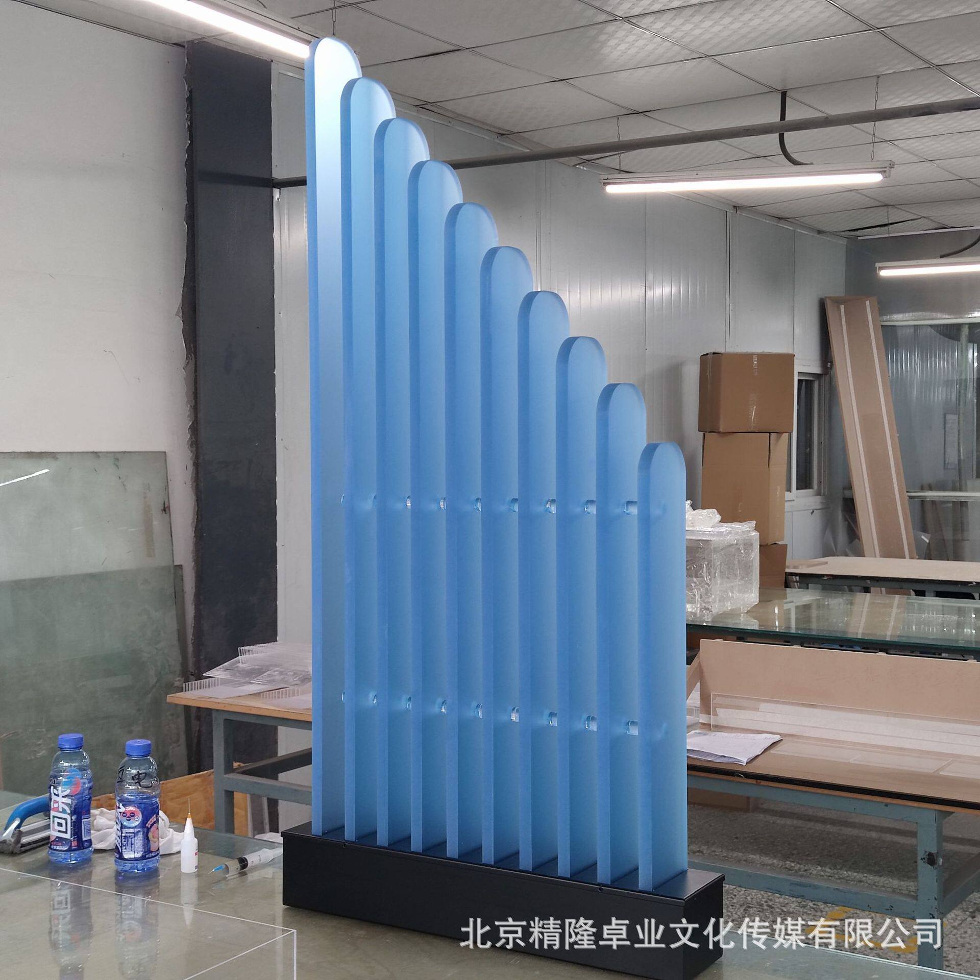亚克力蓝色渐变led可发光梯形屏风家居装饰品摆台办公室隔档摆件