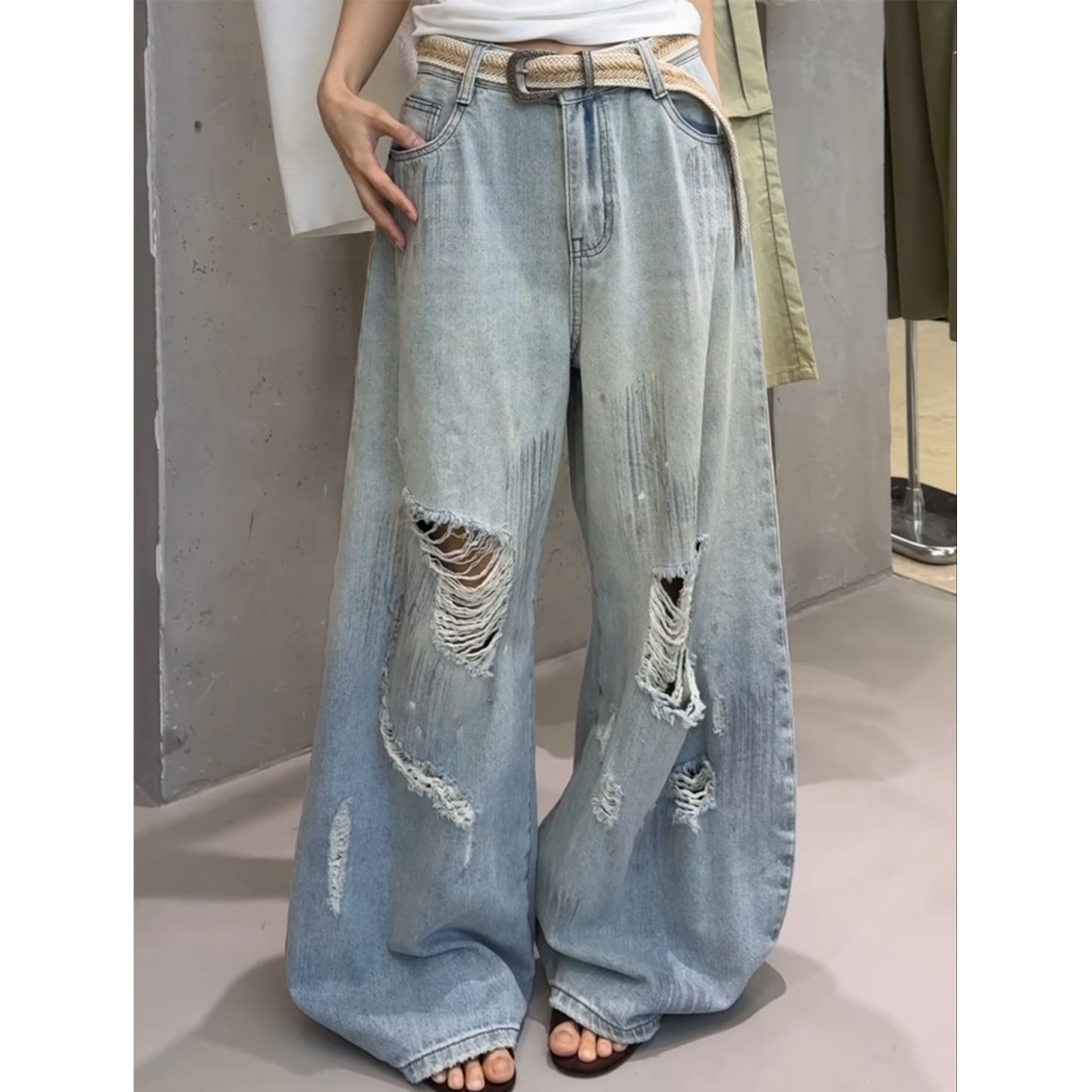浅蓝色复古做旧破洞牛仔裤女2026新款渐变小众设计高腰拖地阔腿裤