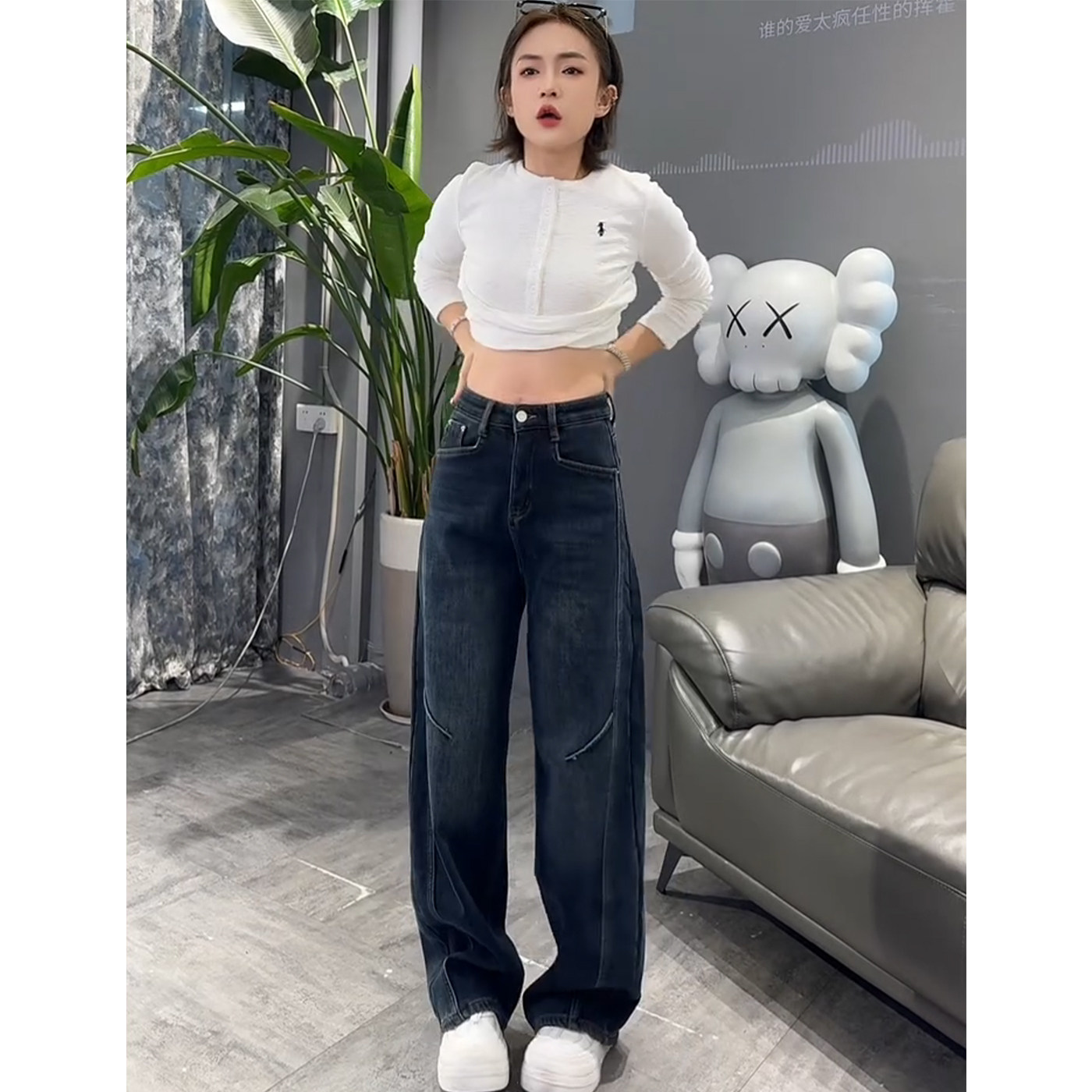 复古蓝高腰弯刀牛仔裤女秋季今年流行的巨好看小个子加厚直筒长裤