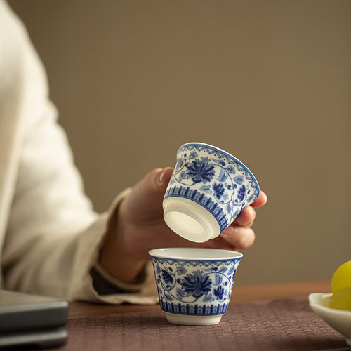 Jingdezhen blue and white entwined lotus, sheep fat jade porcelain tea cup, master cup, single cup ceramic tea cup, tea