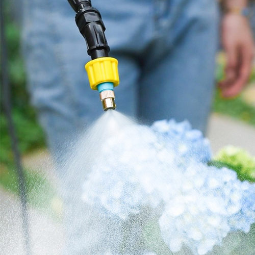 Household electric spray gun The operator holds the atomizing electric spray gun to water the garden, and the spray bot
