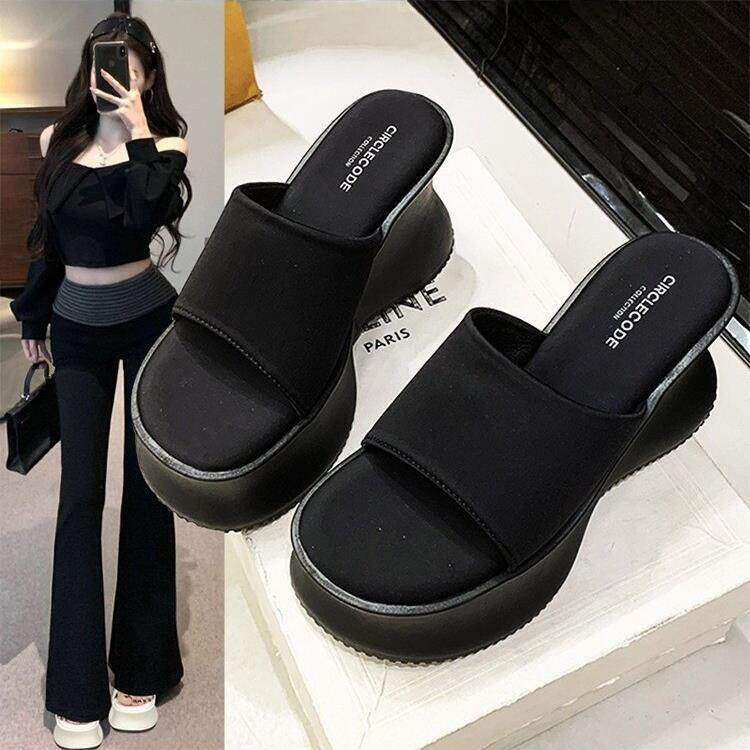 英国真皮黑色坡跟凉拖鞋女夏外穿2026新款小个子厚底增高一字拖鞋