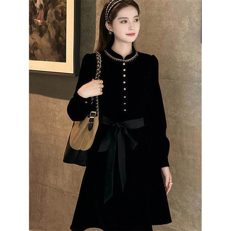 欧洲站秋冬2025新款法式赫本小黑裙千金气质高级感丝绒显瘦连衣裙