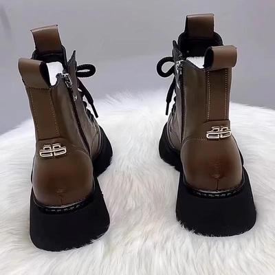 女靴英伦风格2025秋冬新款厚底真皮流行热风格羊毛衬里短靴春秋季