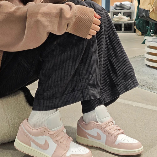 Jordan Air Jordan 1 舒适百搭 防滑耐磨 低帮 板鞋 女款 粉白色