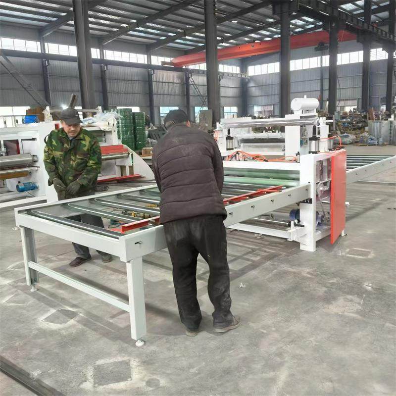 全自动木饰面墙板覆膜机 铝单板激光雕刻贴保护膜机器 板材裱膜机,五金/工具,机床,淘宝优惠券,粉丝福利购,淘宝优惠卷