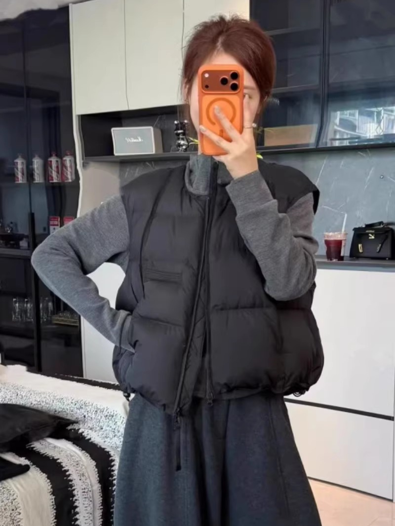 羽绒服马甲背心女短款外穿2025秋冬款休闲白鸭绒时尚马夹坎肩外套