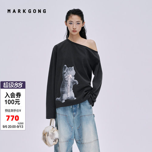 MARKGONG斜开肩小猫印花长袖T恤