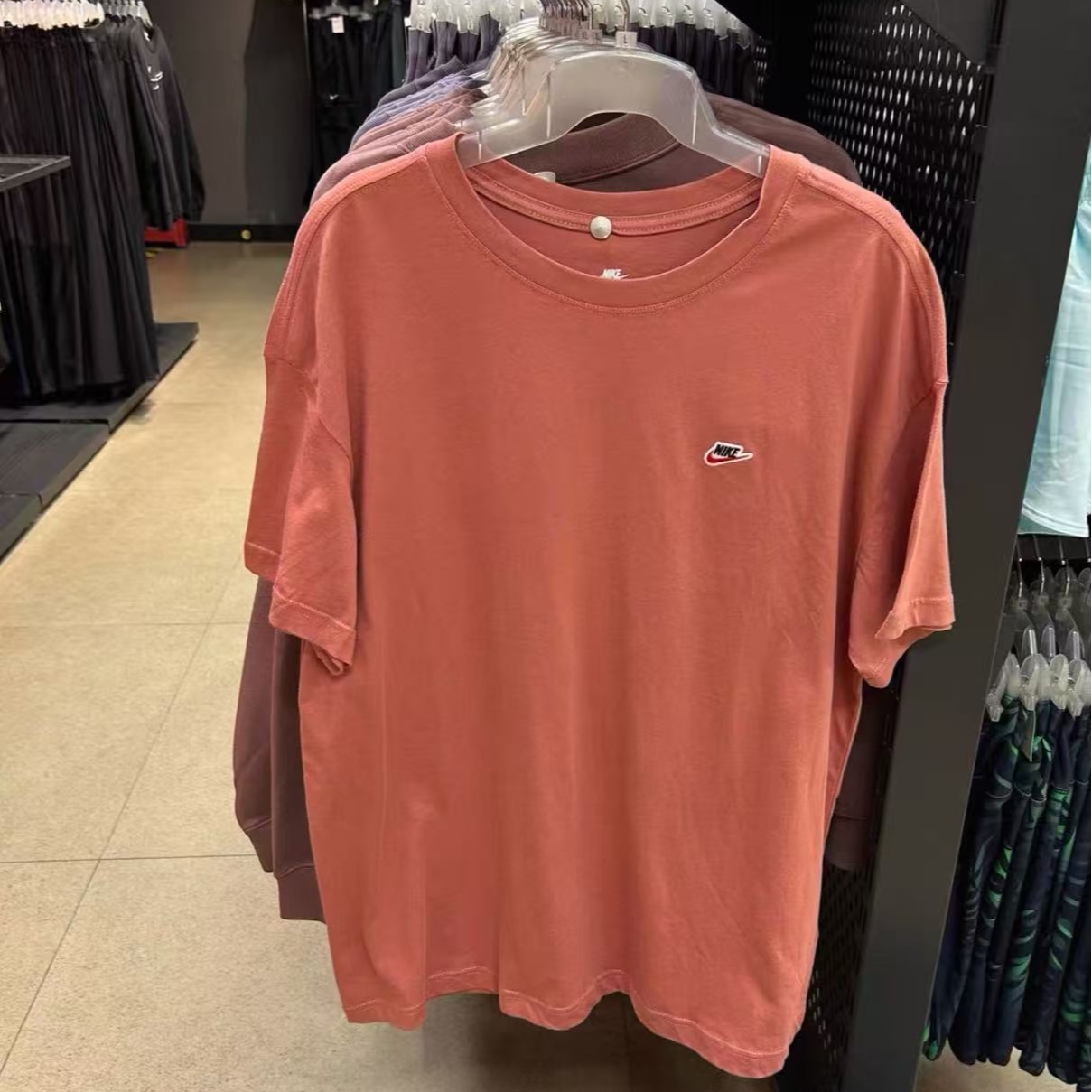 Nike耐克 夏季刺绣小标圆领宽松运动休闲短袖T恤 DZ4685-638