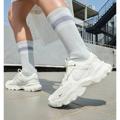 耐克Nike女子TC7900休闲增高老爹鞋复古运动鞋跑步鞋DD9682-100