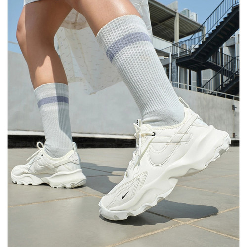 耐克Nike女子TC7900休闲增高老爹鞋复古运动鞋跑步鞋DD9682-100