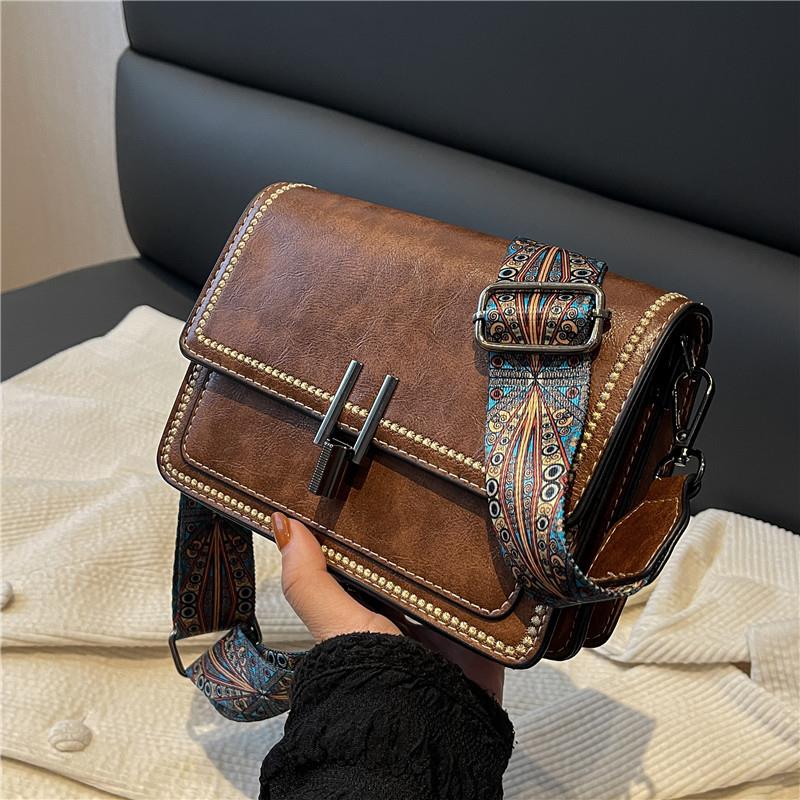 法国ckitty it宽肩带斜挎包女士手机包斜挎小包复古马鞍包腰包潮