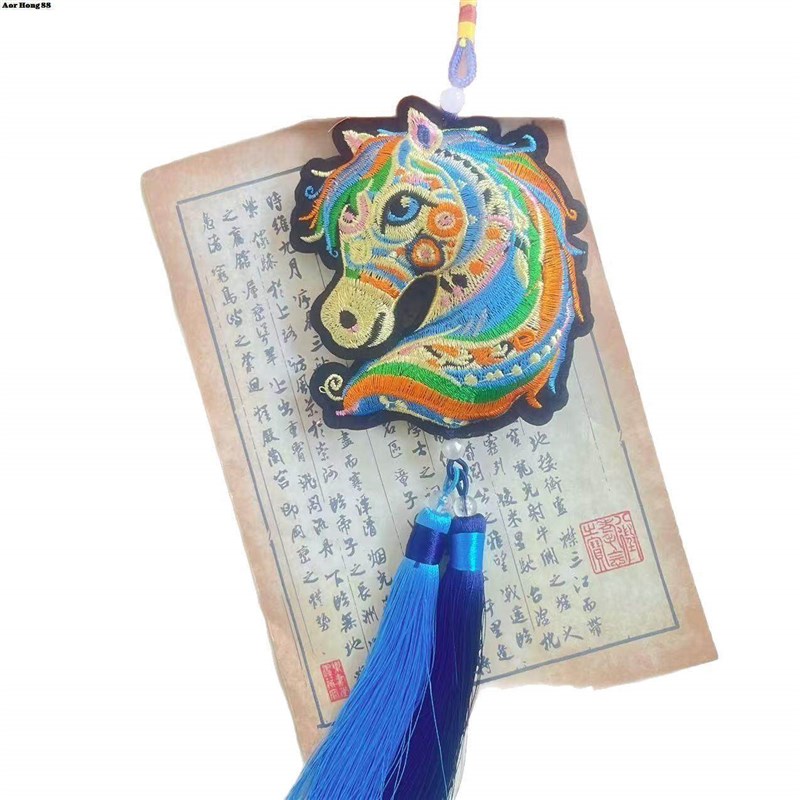 2026马年新款生肖刺绣立体马头流苏风铃挂件家居装饰汽车挂件饰品