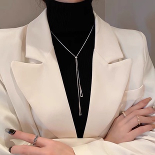 简单三角项链女潮秋冬毛衣链流苏长款抽拉链钛钢轻奢配饰小众设计