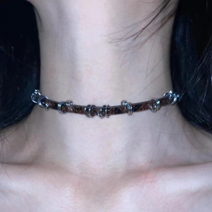 y2k千禧辣妹裂纹皮质choker项圈女复古亚文化棕色圆圈锁骨链颈链