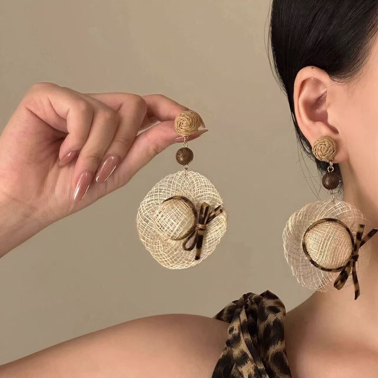 度假风草帽子豹纹蝴蝶结耳环高级感女复古小众设计出游氛围耳饰