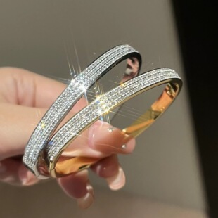 银色素圈手镯子女款满天星钛钢手镯手链轻奢小众精致手环新款饰品