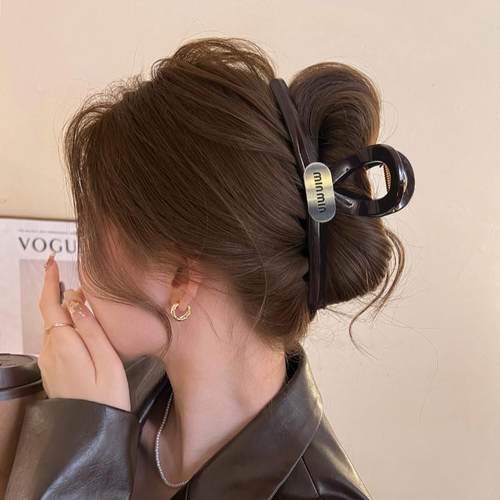 简约高质量字母抓夹女高级感2025新款发量多鲨鱼夹大号发夹子头饰