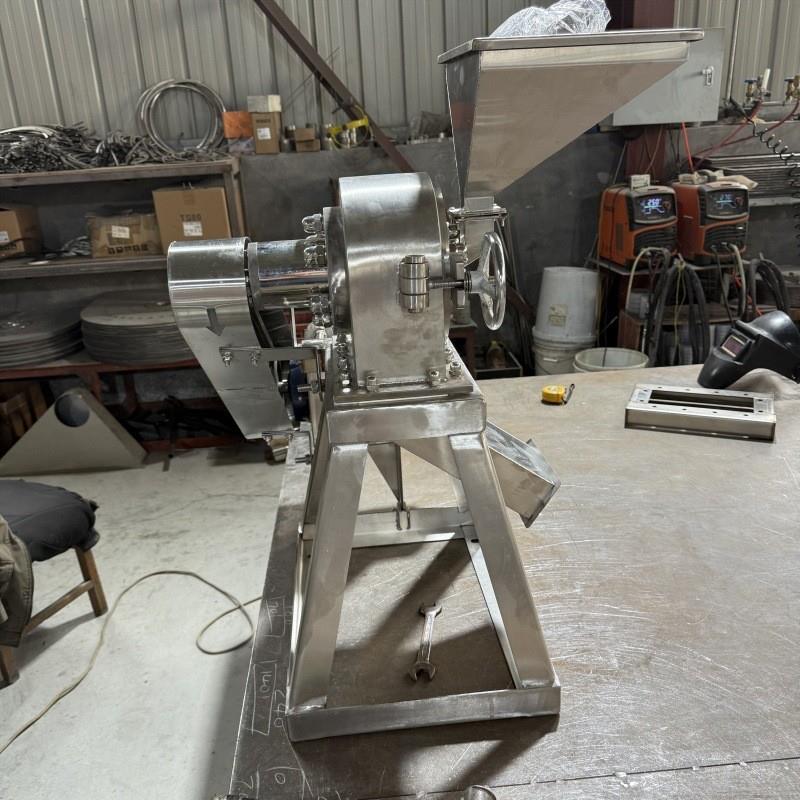 304不锈钢齿盘粉碎机 人参中药材破碎机 香辛料小茴香打粉机