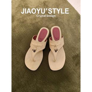 百搭平底一脚蹬沙滩休闲凉拖鞋 真皮复古金属锁扣夹趾人字拖鞋