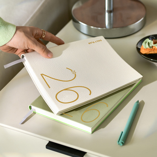 2026年日程本每周计划笔记本本子效率手册一周两页软皮面简约商务办公工作记录高档a5日历记事本定制可印logo