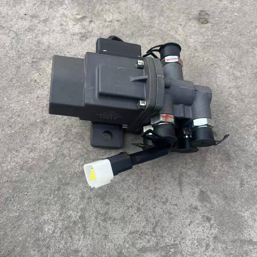 适用于新款戴姆勒欧曼汽