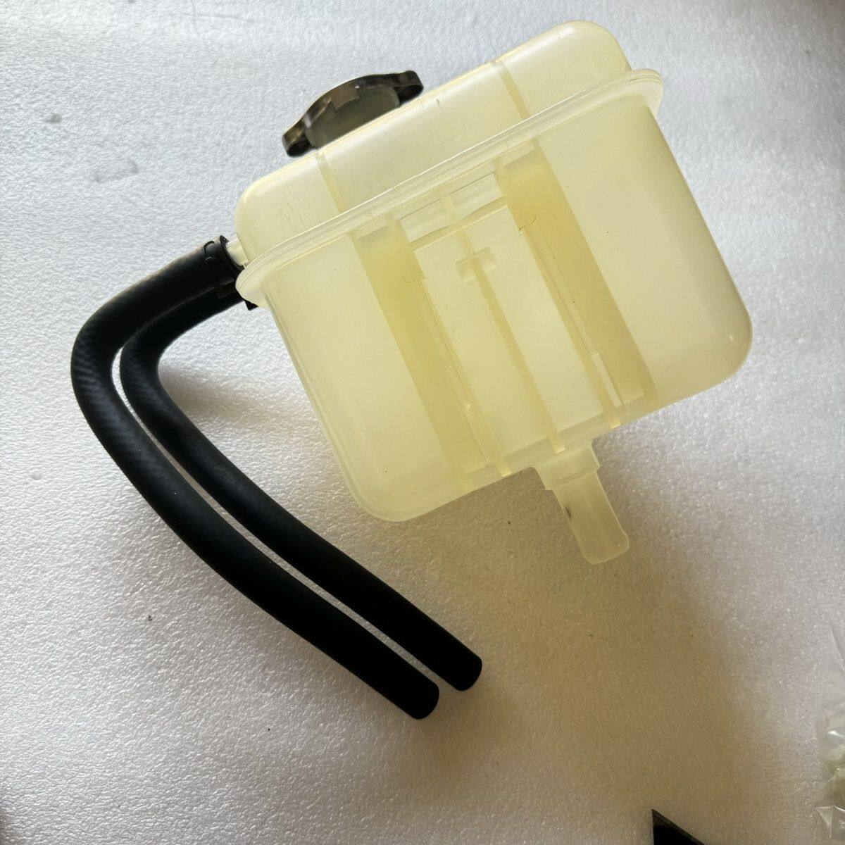 东风小康C71/2储水壶防冻