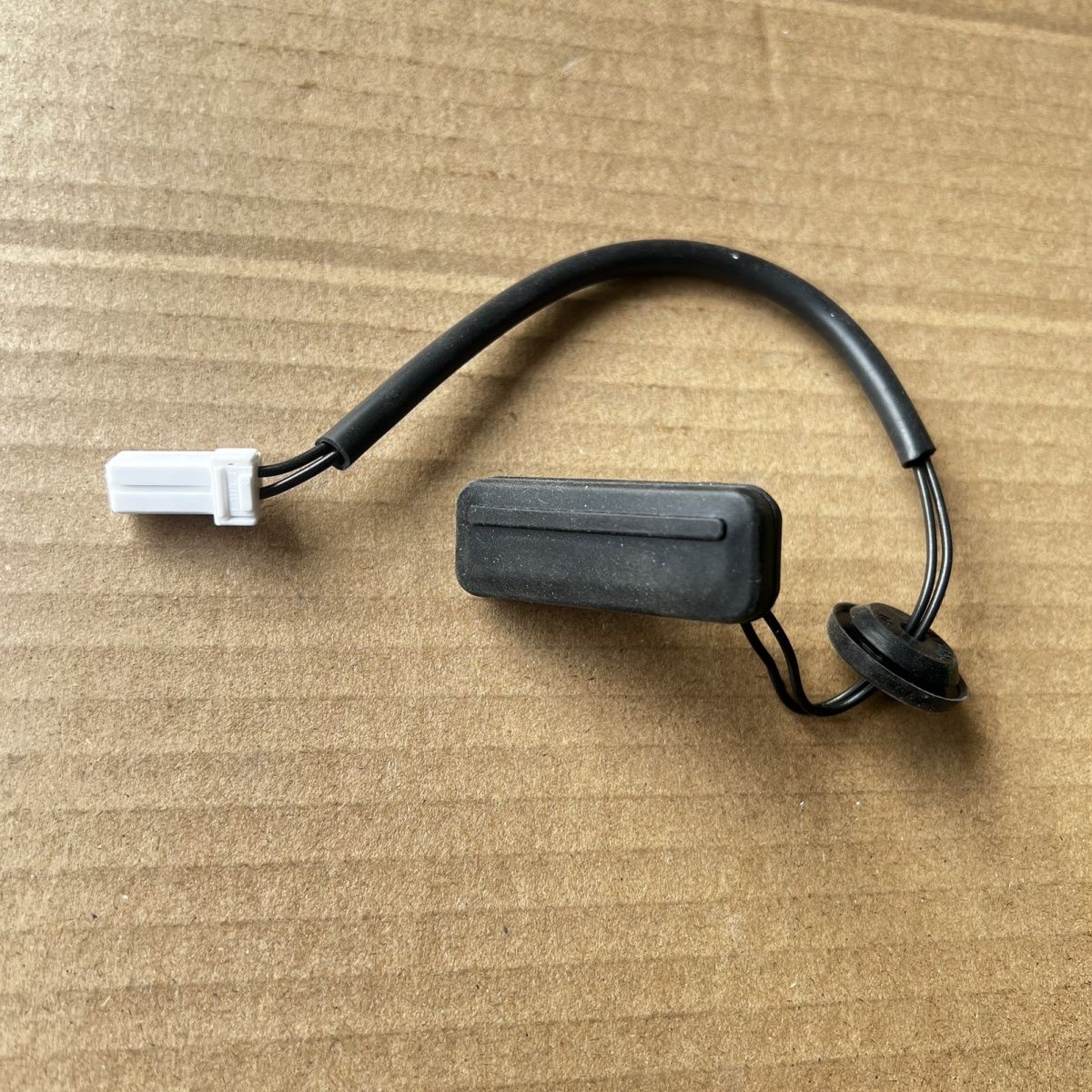 东风风光IX5后备箱开关