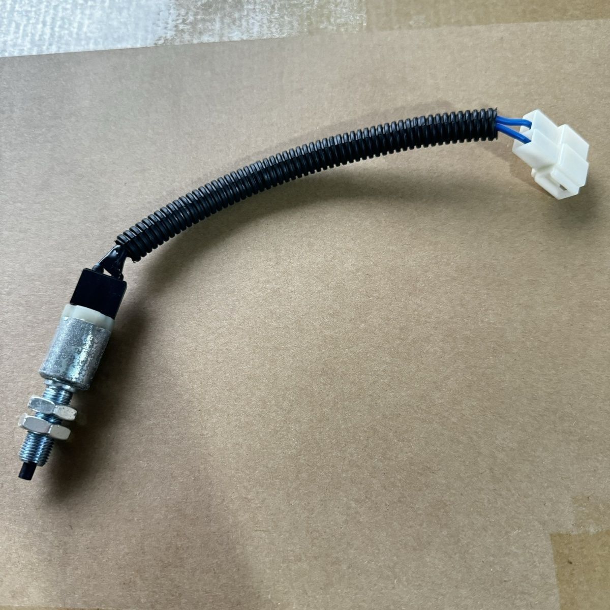 东风御风EM26刹车灯开关