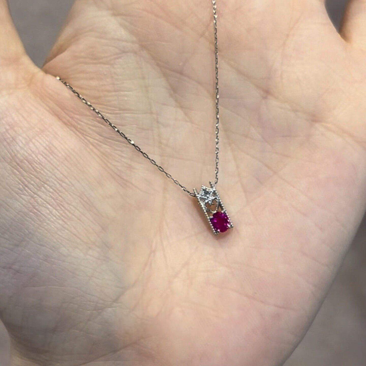 复古做旧mini玫红仿宝石吊牌项链女个性独特设计感锁骨链精致百搭