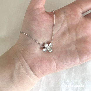 银色拉丝立体花朵项链女韩系清冷感精致轻奢高级感时尚简约锁骨链