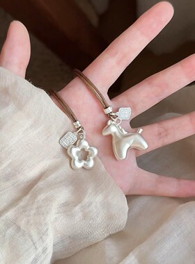 银色花朵小马编绳吊坠项链女小众