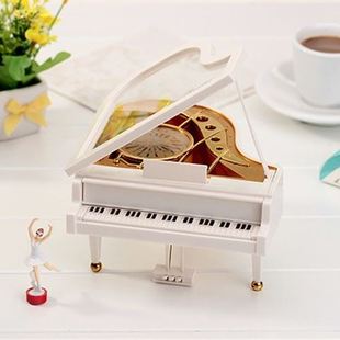 欧式 钢琴音乐盒八音盒摆件送儿童朋友女同学生日闺蜜情人节小礼物