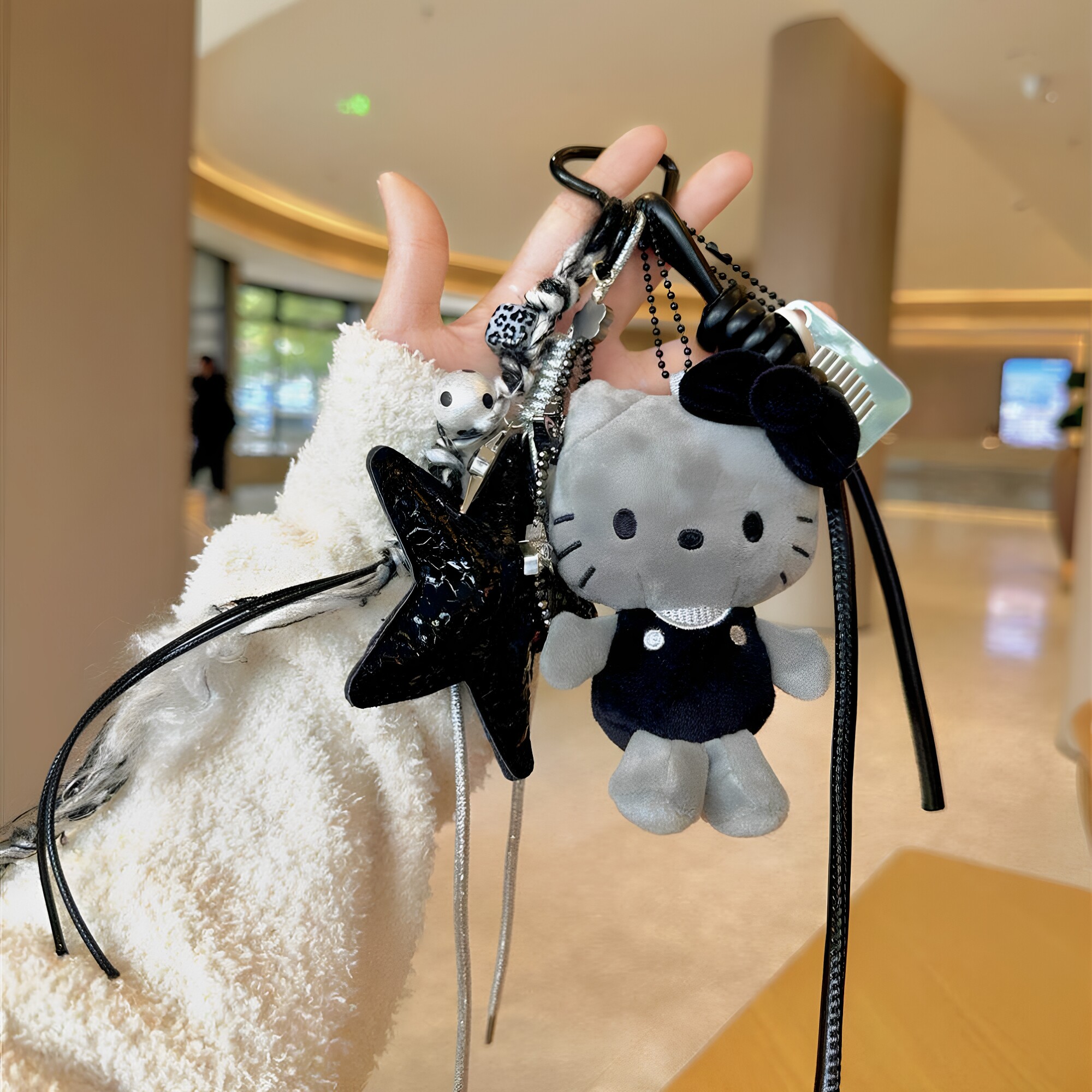 日本代购hellokitty黑色系可爱立体星星KT公仔包包挂件钥匙扣挂饰