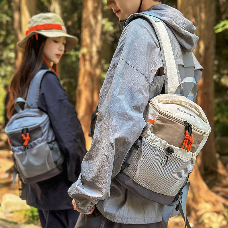 双肩包女轻便徒步包户外登山包防水超轻量化大容量背包