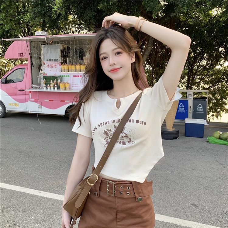 不规则设计感v领短袖杏色t恤女大码胖mm辣妹修身短款正肩上衣夏