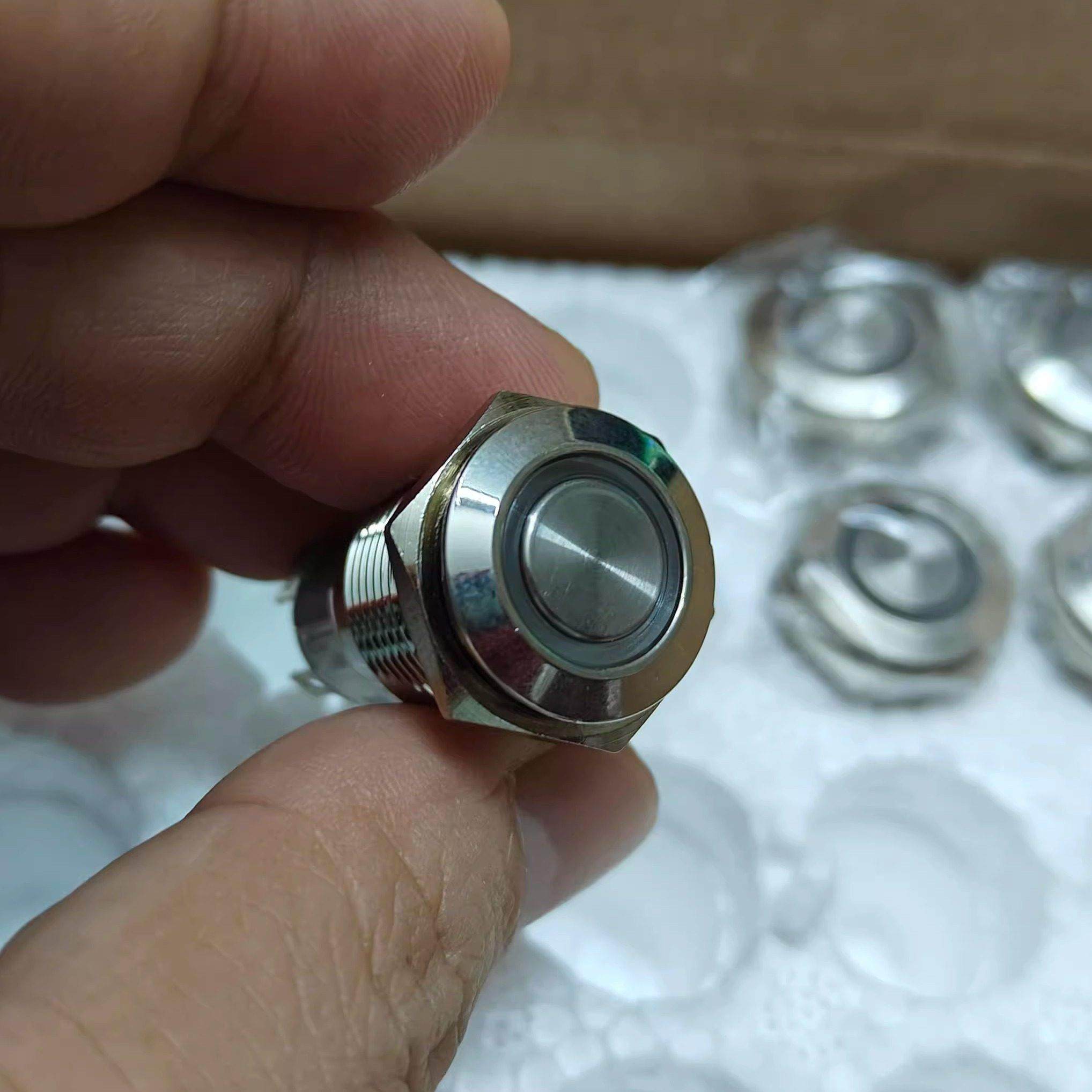 金属外壳平面型按钮开关 带灯复位型 LA128-16A-P11D,3C数码配件,USB多功能数码宝,淘宝优惠券,粉丝福利购,淘宝优惠卷