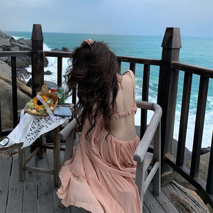 超仙沙滩纯欲风不规则露腰显瘦吊带连衣裙女三亚海边度假长裙 法式