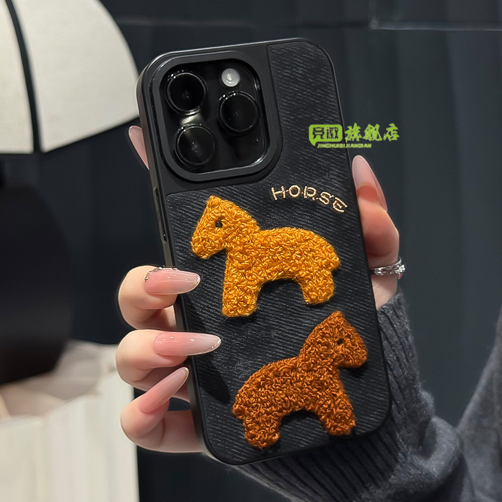 刺绣棕马适用iPhone16/17Promax手机壳苹果15/14防摔保护套13秋款