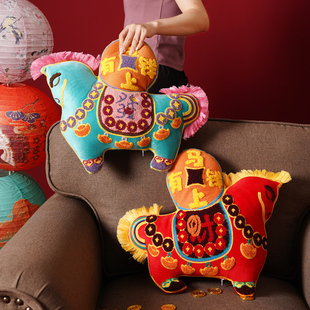 禧策国潮风唐马抱枕客厅沙发异形刺绣靠枕生肖摆件新中式乔迁礼物