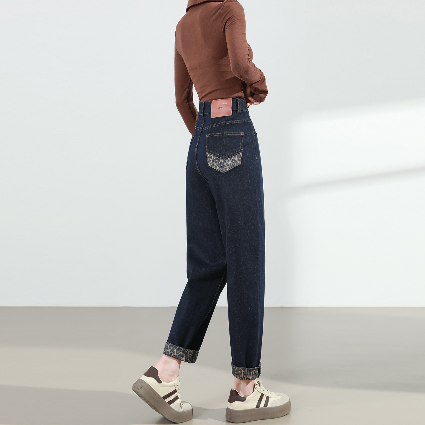 加绒卷边哈伦牛仔裤女秋冬