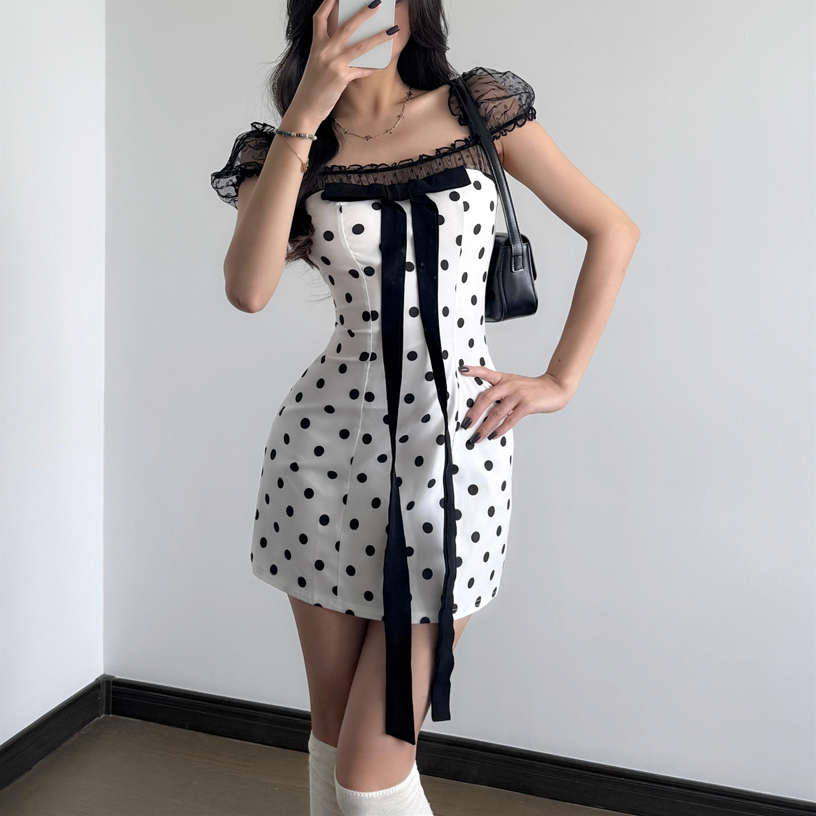 法式纯欲蕾丝蝴蝶结方领短袖波点连衣裙女秋冬性感收腰包臀短裙辣