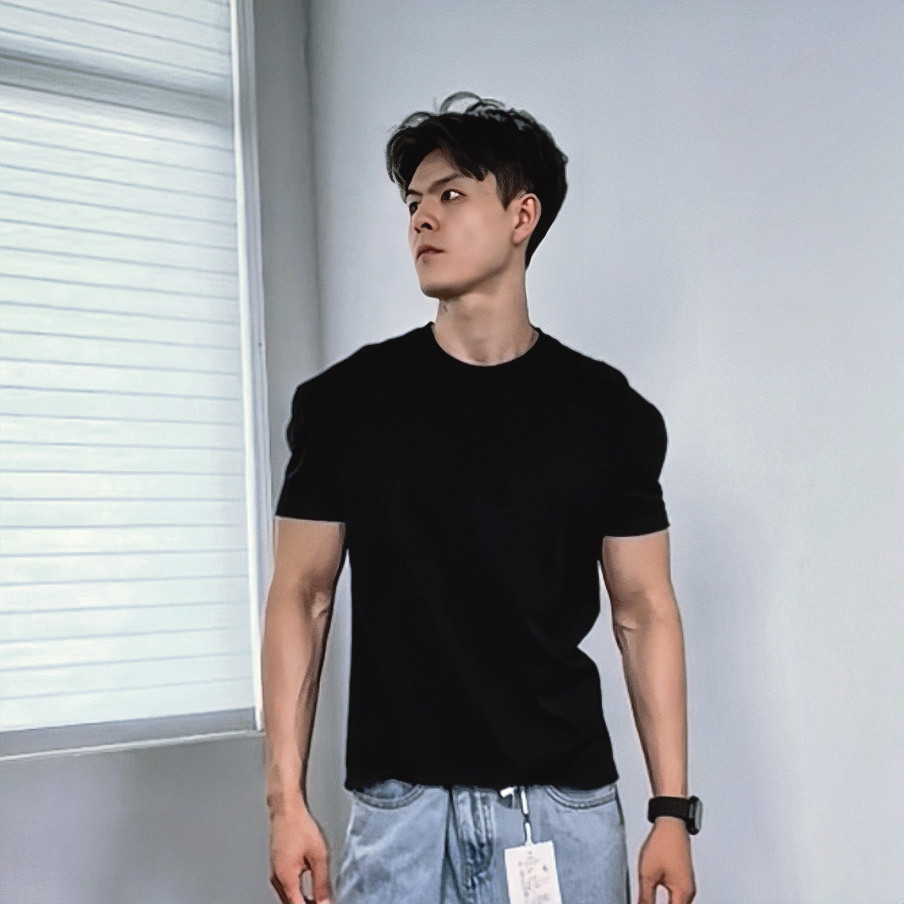 MB STUDIO型男黑T｜显T恤